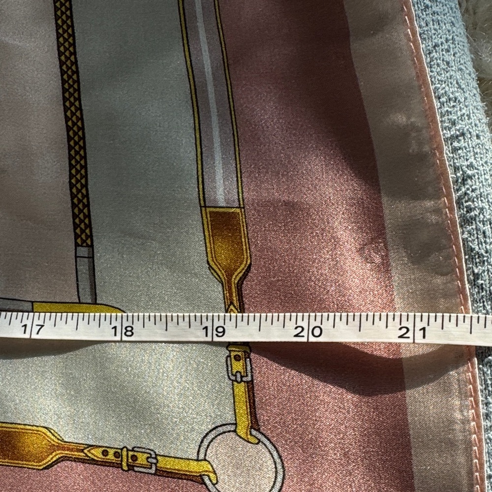 Elegant Pink and Gold Silk Scarf - Picture 7 of 9